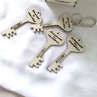 Breloc lemn personalizat 9 cm