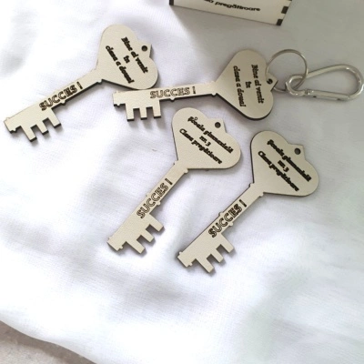 Breloc lemn personalizat 9 cm