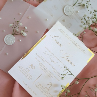Invitatie cu detalii aurii si perle - Img 3