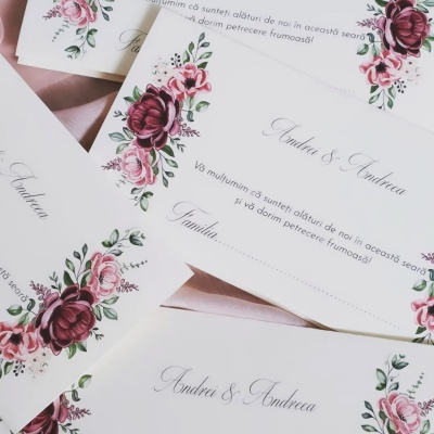 Plic de dar cu trandafiri rosii