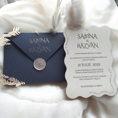 Invitație gri cu plic navy