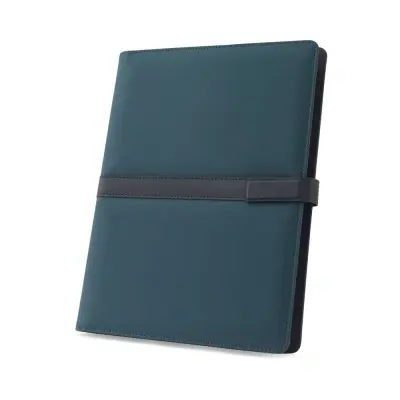 SANDERSON FOLDER. Dosar A4 din PU (50% reciclat) cu închidere magnetică și blocnotes cu pagini liniate
