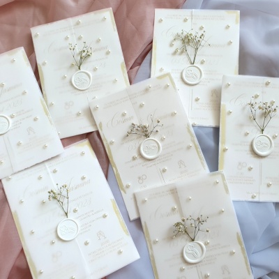 Invitatie cu detalii aurii si perle - Img 5