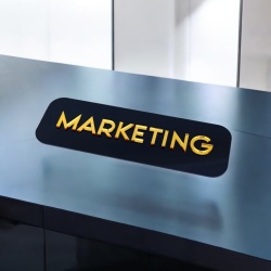 Tăblițe Personalizate din Plexiglas – Semnalizare Modernă pentru Birouri și Spații Comerciale - Img 3