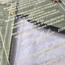 Invitații elegante din plexiglas personalizate cu design floral și sigiliu - perfecte pentru nunți