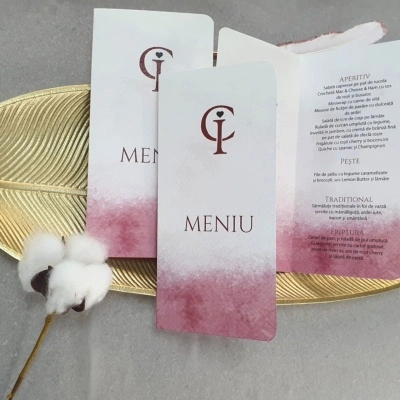 Meniu tip carte cu accente bordo