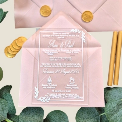 Invitații elegante din plexiglas cu print alb