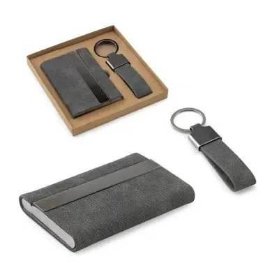 VAUGHN. Set format dintr-un suport pentru carduri și un suport pentru chei, ambele realizate din metal și poliester reciclat (30% rPET)
