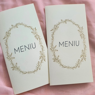 Meniu tip carte cu coroana de flori