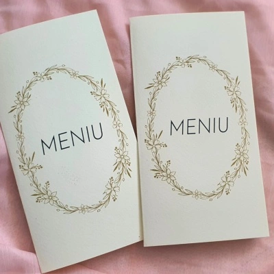 Meniu tip carte cu coroana de flori