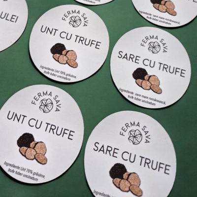 Etichete autoadezive personalizate - designuri unice pentru produse și branding