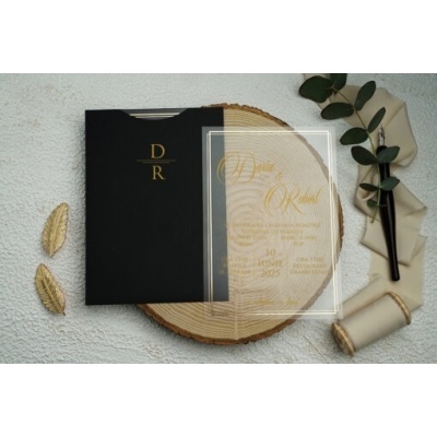 Invitație de nuntă neagră cu accente aurii