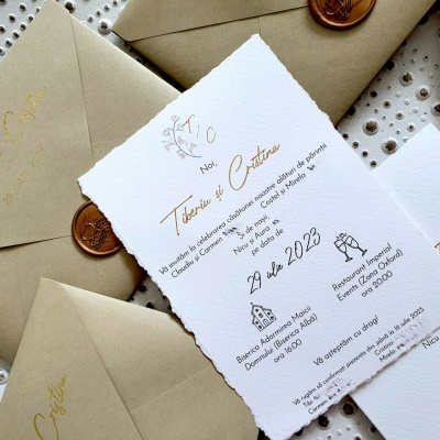 Invitație eleganta cu margini taiate neregulat