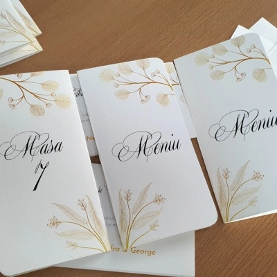 Meniu tip carte cu frunze aurii