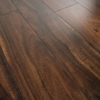 Laminat Swiss Noblesse V4 Walnut majestic 8mm