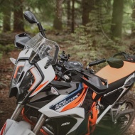 RAM® Tough-Mirror™ készlet M10-1.5 bázisokkal és hosszú karokkal BMW motorokhoz