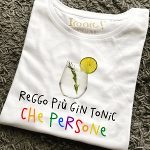Maglia Donna "Reggo più Gin Tonic che persone" - Img 1