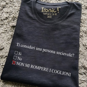 Maglia Donna "Ti consideri una persona socievole?"