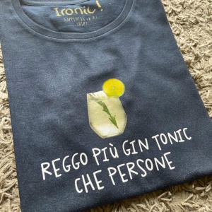 Maglia Donna "Reggo più Gin Tonic che persone" - Img 2