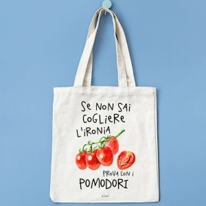 Shopper "Se non sai cogliere l'ironia prova con i pomodori"