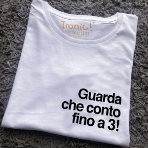 Maglia Donna "Guarda che conto fino a 3"