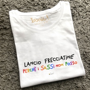 Maglia Donna "Lancio frecciatine perché i sassi non posso" - Img 2