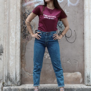 Maglia Donna "Reggo più l'alcol della gente" - Img 2
