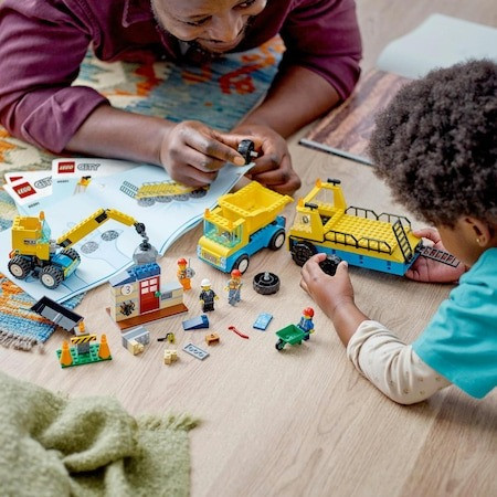 LEGO® City - Camioane de constructie si macara cu bila pentru demolari 60391, 235 piese