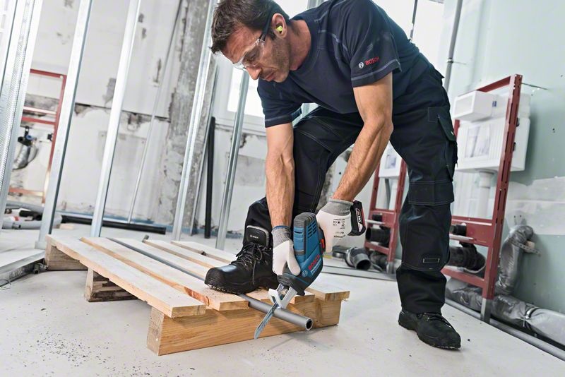 Bosch GSA 18V-LI C (solo) Fierastrau sabie Li-Ion, fara acumulator in set + L-BOXX - 1 | YEO
