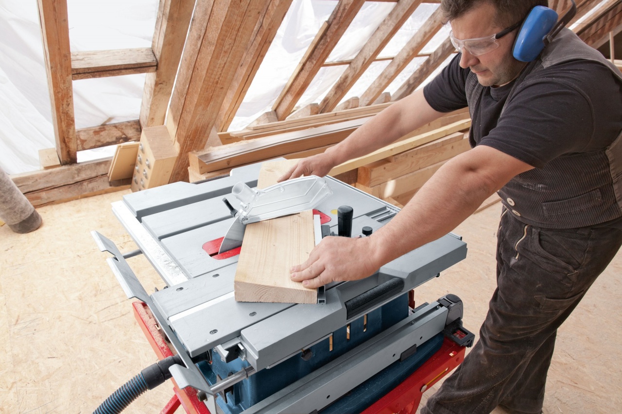 Bosch GTS 10 XC fierastrau de banc, 2100W, 254mm - 1 | YEO