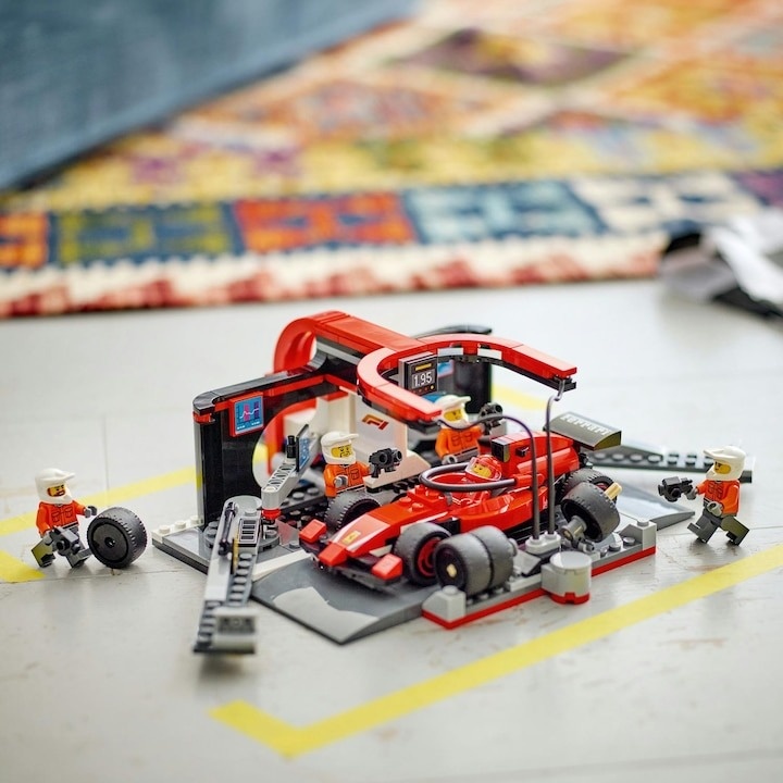 LEGO® City - Boxa si mecanici F1® cu masina Ferrari 60443, 322 piese - 3 | YEO