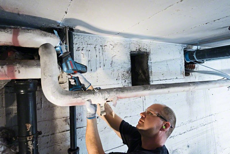 Bosch GSA 18V-LI C (solo) Fierastrau sabie Li-Ion, fara acumulator in set + L-BOXX