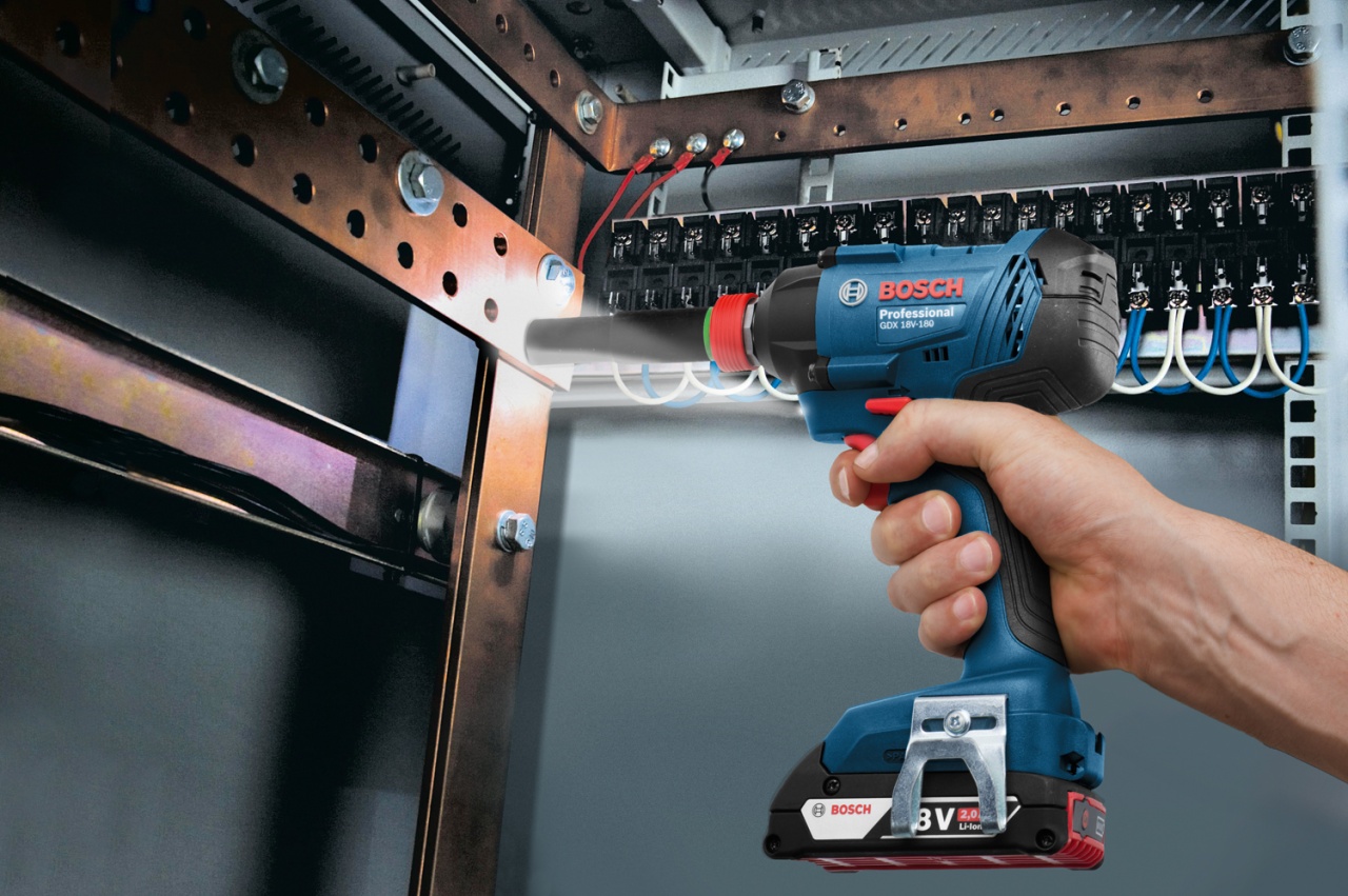 Bosch Masina de insurubat cu impact, GDX 180-LI, cu 2 acumulatori Li-Ion 18 V, 2 Ah, 180 Nm - 2 | YEO