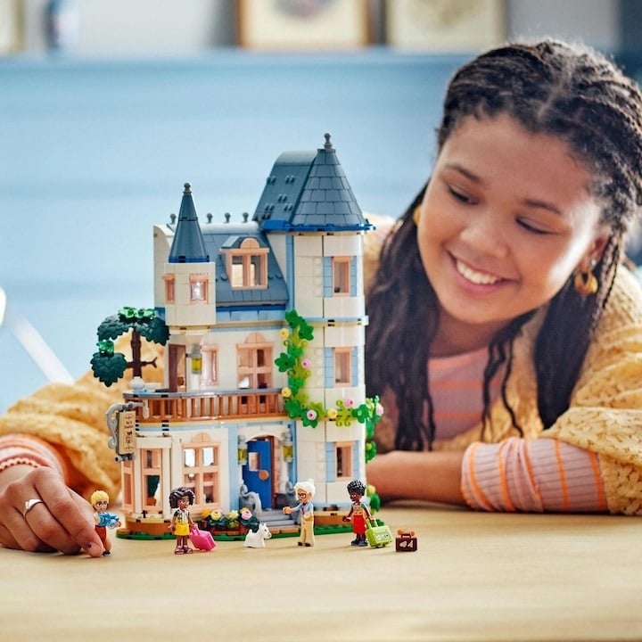 LEGO® Friends - Castelul-pensiune 42638, 1311 piese - 2 | YEO