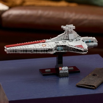 LEGO® Star Wars™ - Crucisatorul de atac din clasa Venator 75441, 643 piese - Img 6