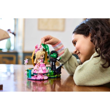 LEGO® Wicked - Figurinele Elphaba si Glinda 75682, 558 piese, 9 ani+ - Img 8