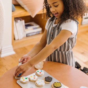 Melissa & Doug – Setul de joacă din lemn cu Fursecuri, Multicolor, 3 ani+ - Img 5
