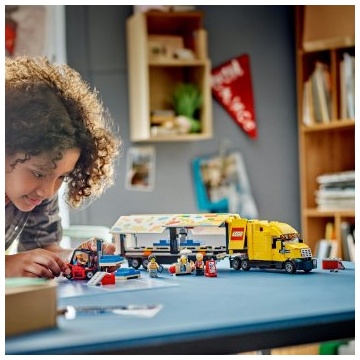 Set de Constructie LEGO® City - Camion de livrare galben 60440, 1061 piese - Img 8