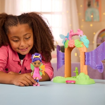 Spin Master - Set de joaca Gabbys Dollhouse Fairylandia cu figurina, aripi detasabile, accesorii interschimbabile - Img 9