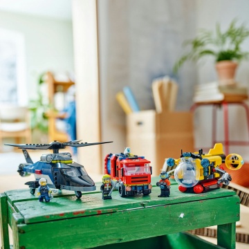 LEGO® City - Elicopter, autospeciala de pompieri si submarin in versiuni remixate 60462, 874 piese - Img 8