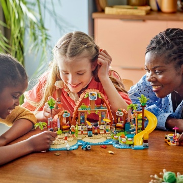 LEGO® Friends - Statiune de pe litoral pentru vacanta cu familia 42673, 1140 piese - Img 7