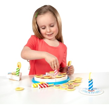 Melissa & Doug - Set de joacă din lemn Tort de Aniversare, Multicolor, 3 ani+ - Img 9
