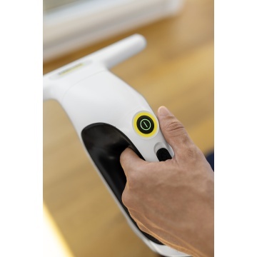 Aspirator pentru geamuri Karcher WV 2, autonomie 35 min, rezervor 120 ml, recipient pulverizator cu laveta, duza lata, duza ingusta, incarcator, 1.633-672.0, Alb - Img 4