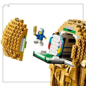 LEGO® Editions - Trofeul oficial al Cupei Mondiale FIFA 43020, 2842 piese - Img 5