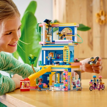 LEGO® Friends - Clubul prietenilor din orasul Heartlake 42689, 794 piese - Img 4