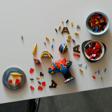 LEGO® Marvel - Bustul lui Iron Spider-Man 76326, 379 piese - Img 4