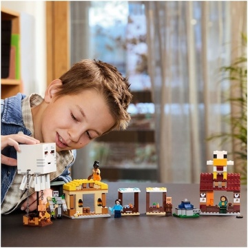 LEGO® Minecraft™ - Atacul baloanelor Ghast asupra satului 21273, 555 piese - Img 8