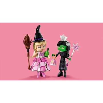 LEGO® Wicked - Figurinele Elphaba si Glinda 75682, 558 piese, 9 ani+ - Img 3