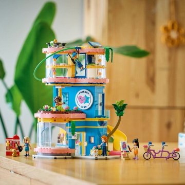 LEGO® Friends - Clubul prietenilor din orasul Heartlake 42689, 794 piese - Img 8