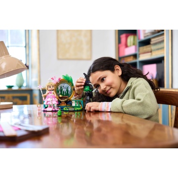 LEGO® Wicked - Figurinele Elphaba si Glinda 75682, 558 piese - Img 7